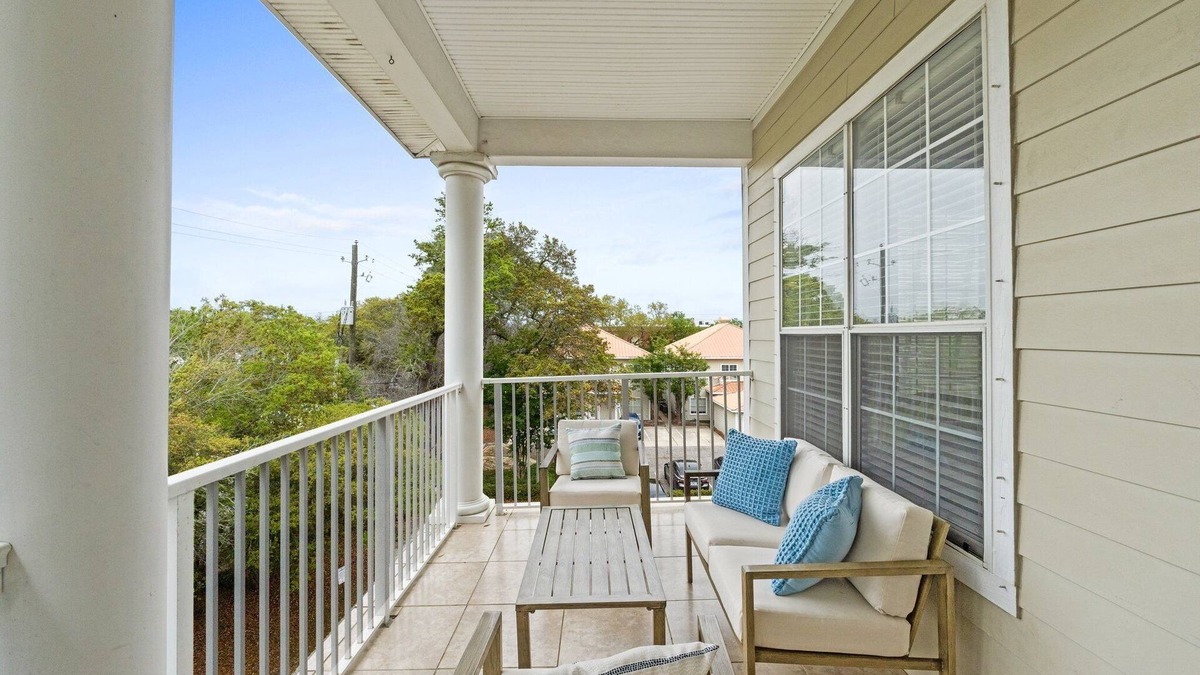Fort Walton Beach Condo | Bayfront Escape with Balcony, Downtown & Dining Walkable