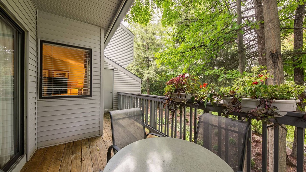 Acme Condo | 🏖️ Bayfront Escape @ The Shores | Traverse Bay Views | Moments to the Beach