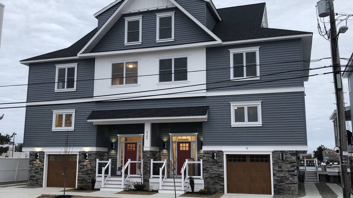 Ventnor City House | Bayfront family friendly home with Elevator!