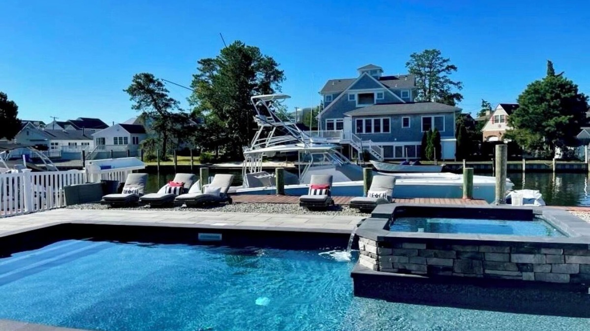 Brick House | Bayfront Gem: 7BR Beach House Pool & Private 51ft Boat Dock