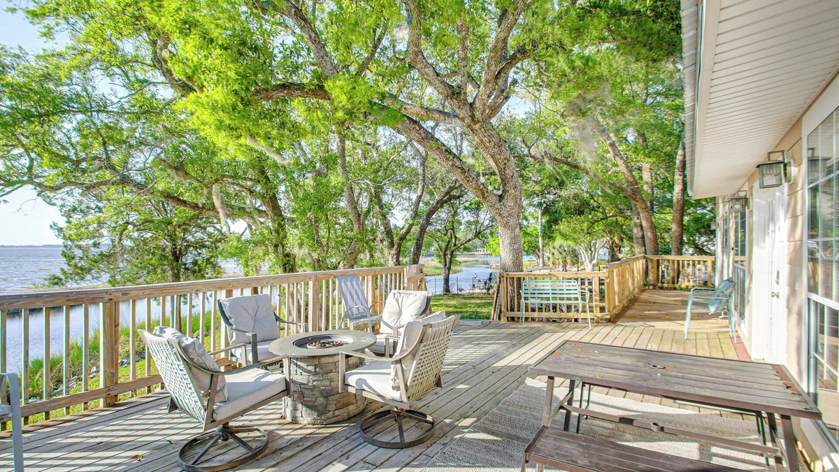 Florida Panhandle House | Bayfront Haven: Group Getaway in Milton!