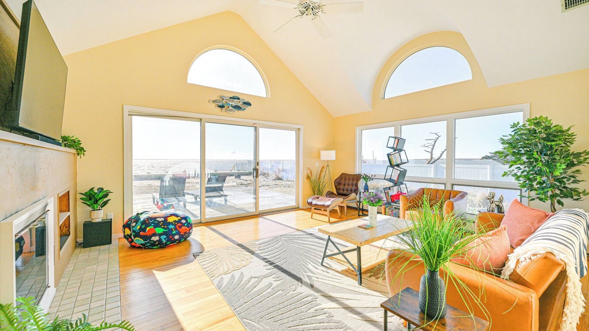 Patchogue House | Bayfront Home in Patchogue w/Deck & Fishing Dock