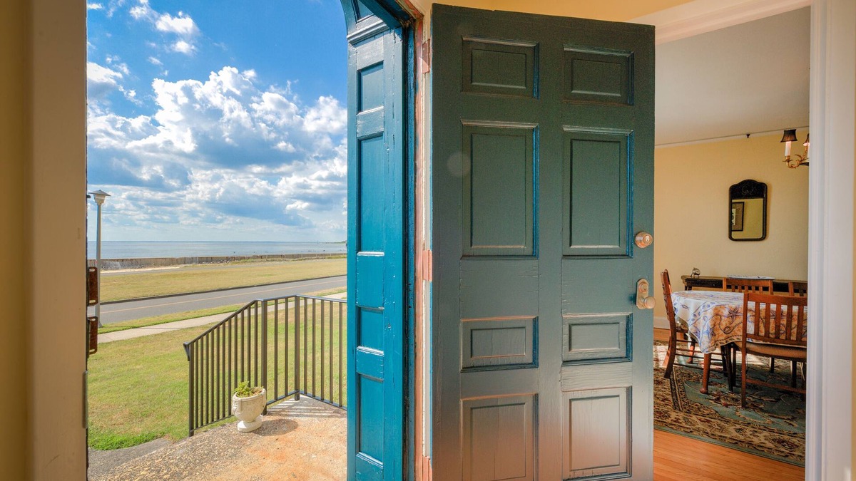 Fort Hancock House | Bayfront home with sunsets, close to beach on Sandy Hook in Fort Hancock