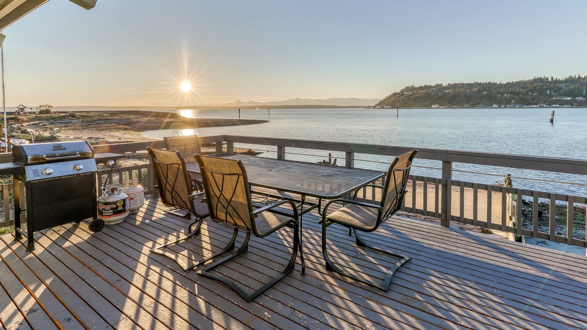 Clinton House | Bayfront home with views, WiFi, cable, patio and wood-burning fireplace