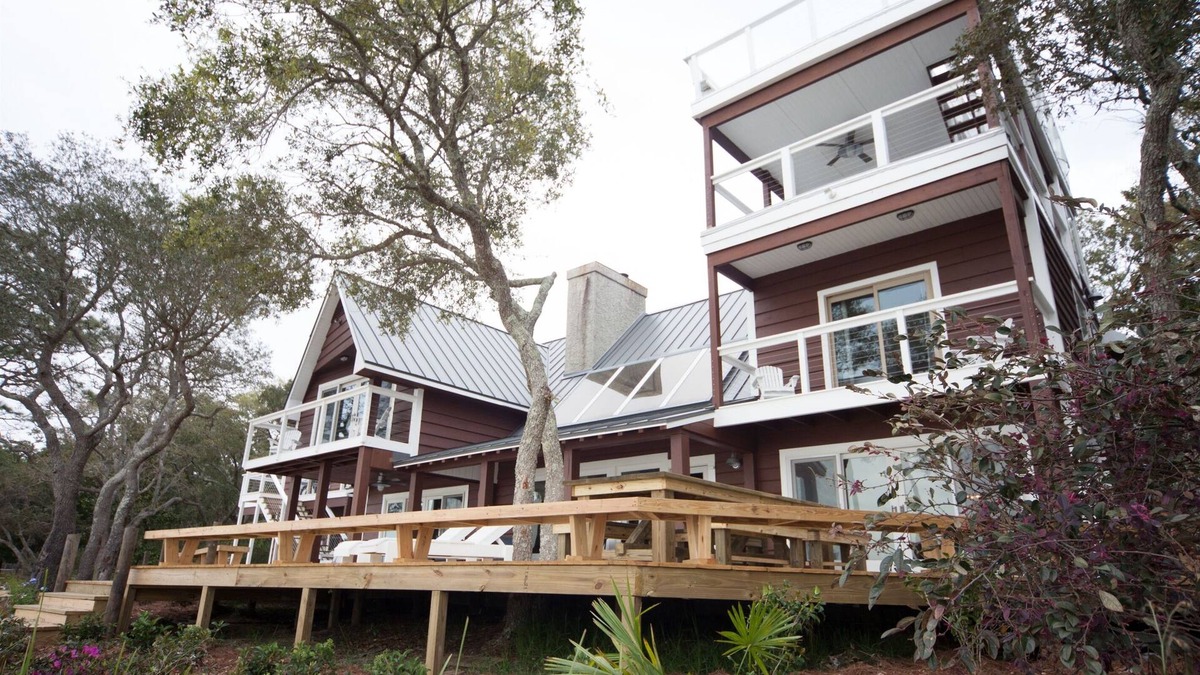 Gulf Breeze House | Bayfront Lodge-Beautiful & Unique East Bay Retreat