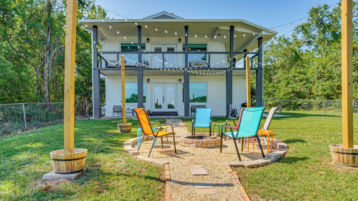 Florida Panhandle House | Bayfront Milton Retreat with Dock & Game Room