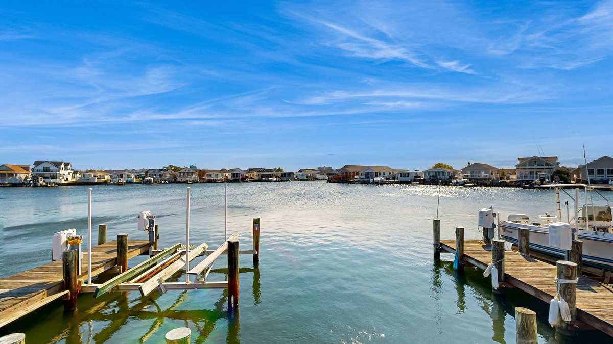 Montego Bay House | Bayfront mobile home with private dock, shared pools, & tennis court