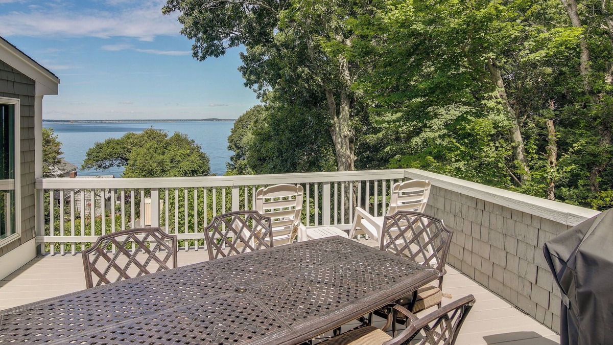 Plymouth House | Bayfront Plymouth Gem w/Sunroom, Steps to Shore!