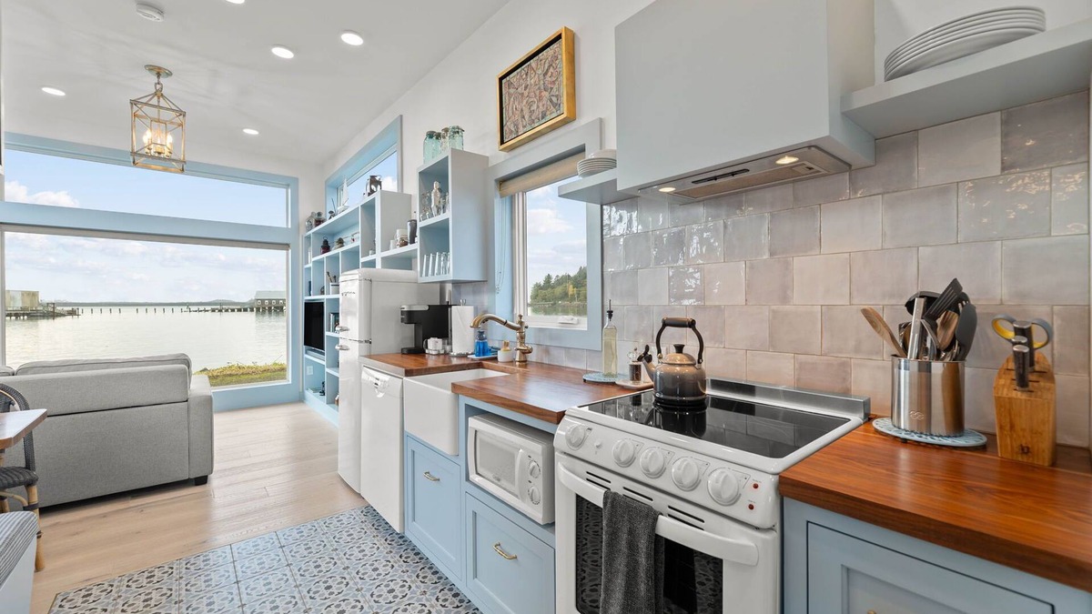 Garibaldi House | Bayfront Tiny Home - Tillamook Bay/Garibaldi