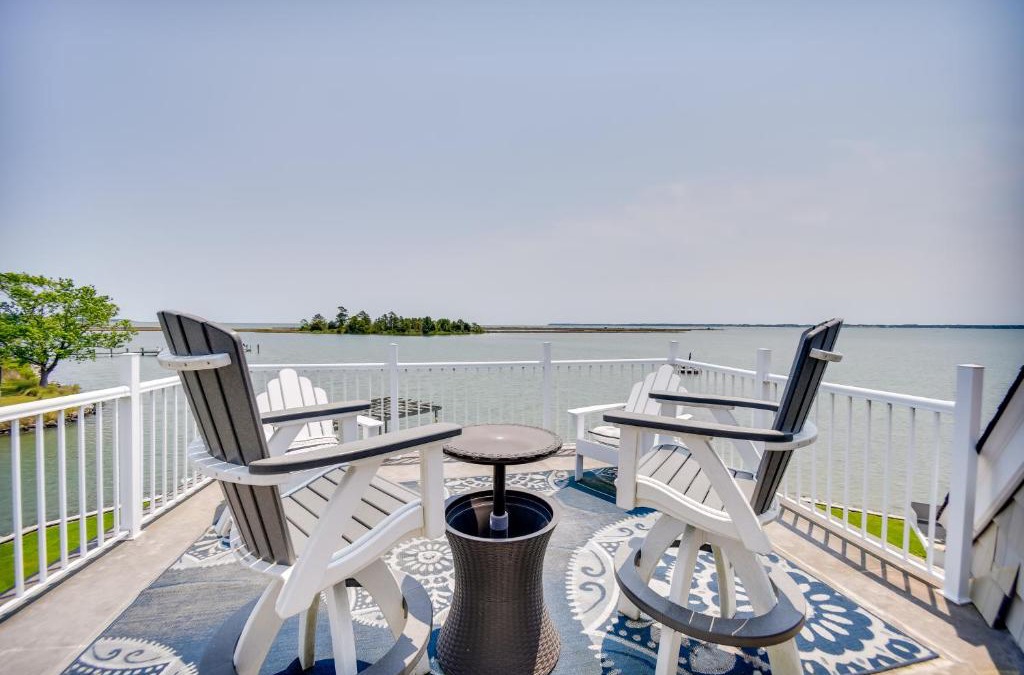 White Stone House | Bayfront White Stone Escape with Private Beach!