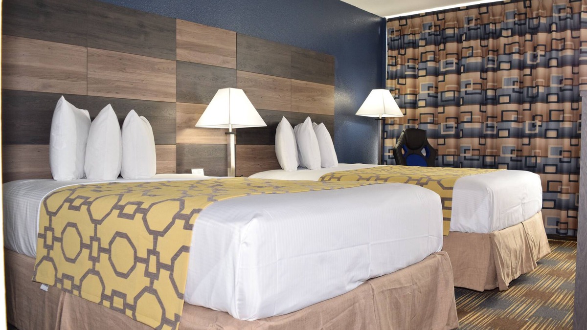 Addison Hotel | Baymont by Wyndham Addison