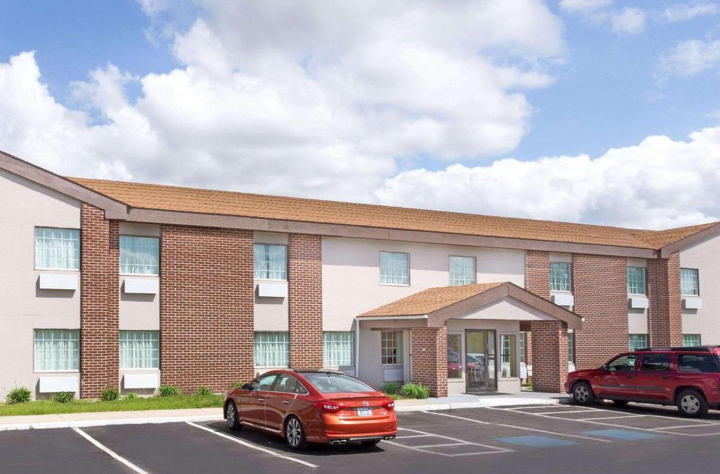 Beloit Hotel | Baymont by Wyndham Beloit