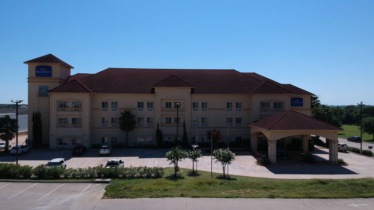 Brenham Hotel | Baymont by Wyndham Brenham
