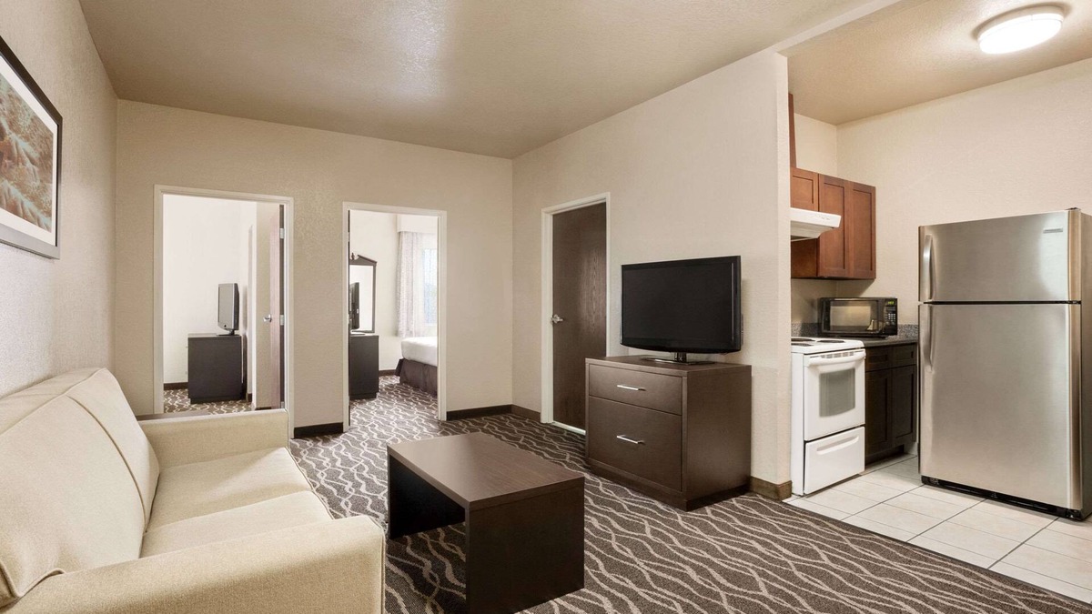 Clute Hotel | Baymont by Wyndham Clute/Lake Jackson