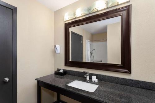Akron Hotel | Baymont by Wyndham Copley Akron
