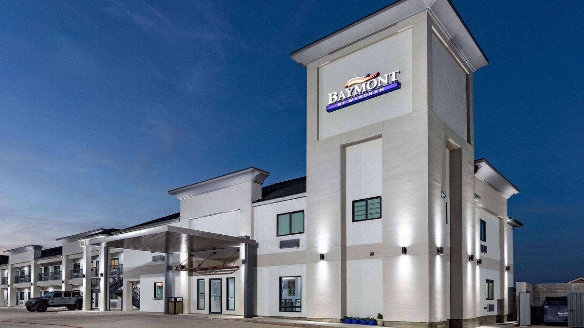 Freeport Hotel | Baymont by Wyndham Freeport Texas