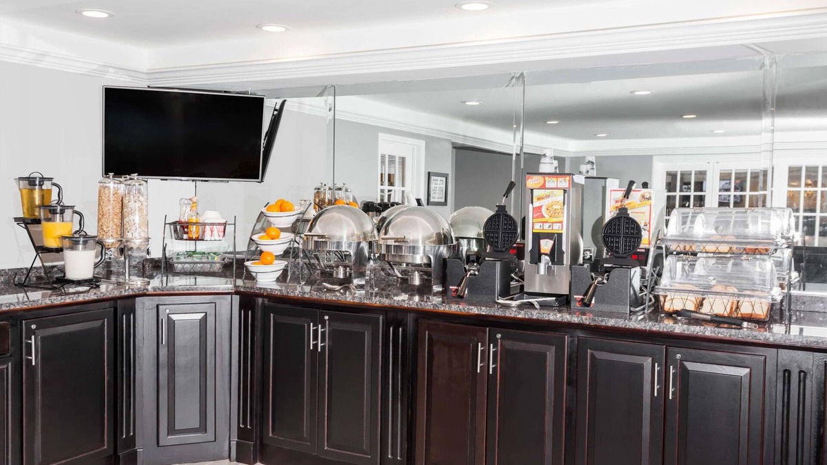 Glenview Hotel | Baymont by Wyndham Glenview
