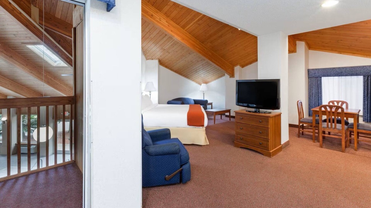 Howell Hotel | Baymont by Wyndham Howell/Brighton