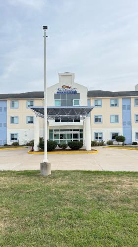 Kingdom City Hotel | Baymont by Wyndham Kingdom City
