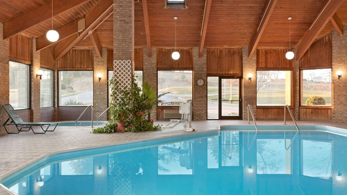 Logan Hotel | Baymont by Wyndham Logan