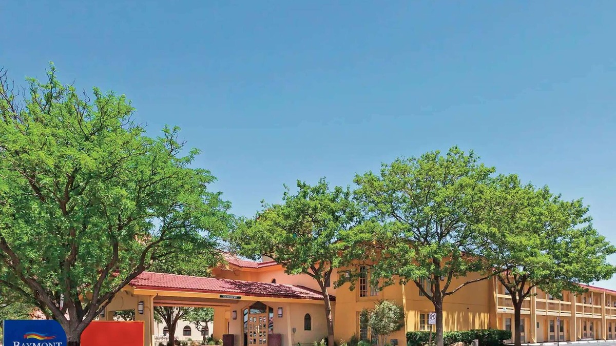 Downtown Hotel | Baymont by Wyndham Lubbock - Downtown Civic Center