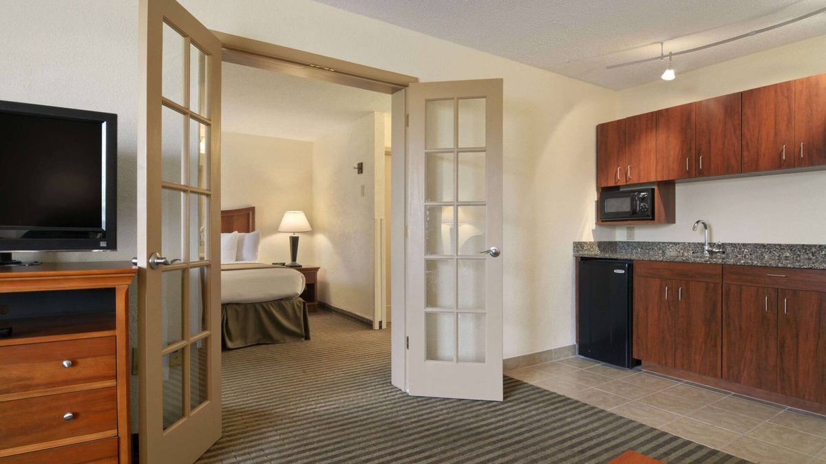 Macon Hotel | Baymont by Wyndham Macon I-75