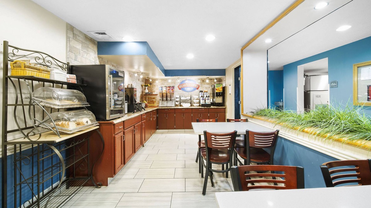 Muncie Hotel | Baymont by Wyndham Muncie Near Ball State University
