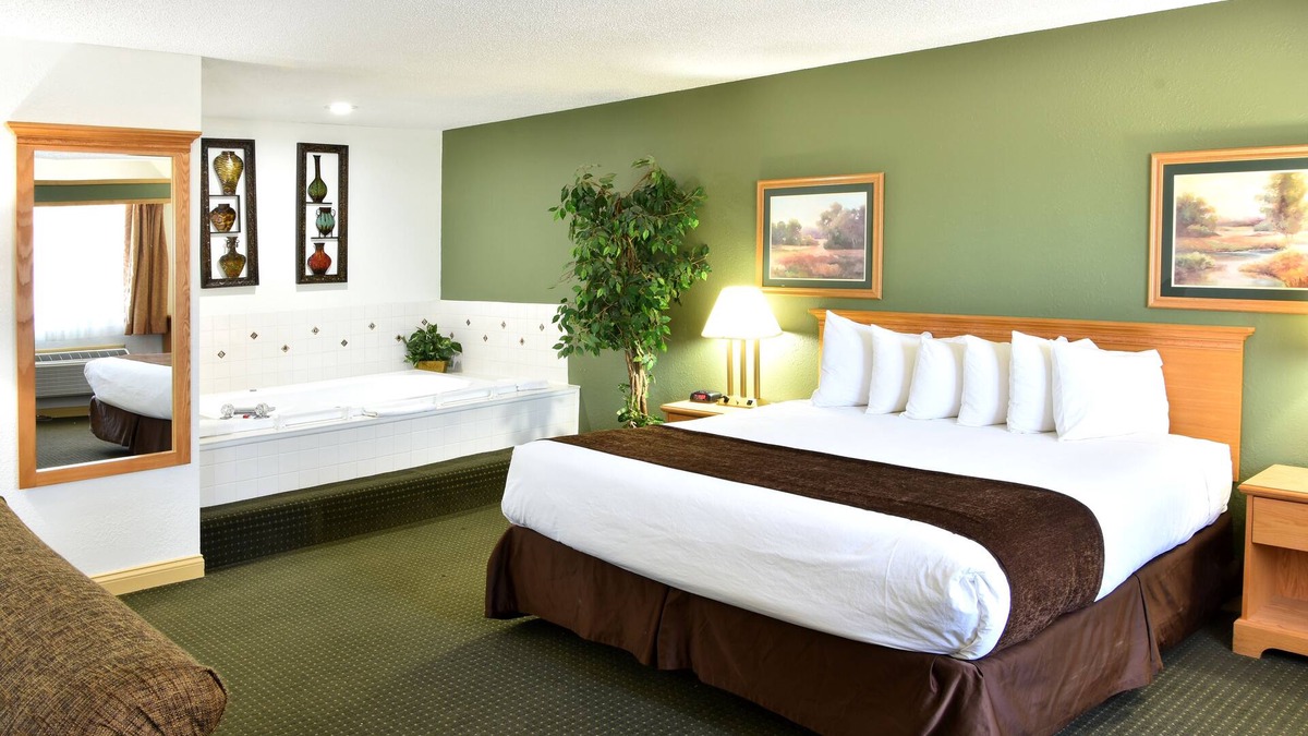 Robinson Hotel | Baymont by Wyndham Robinson
