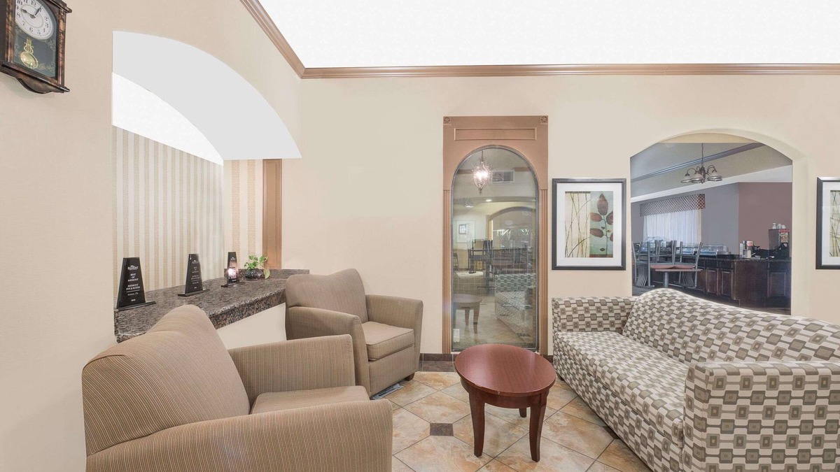 Ira Hotel | Baymont by Wyndham Snyder