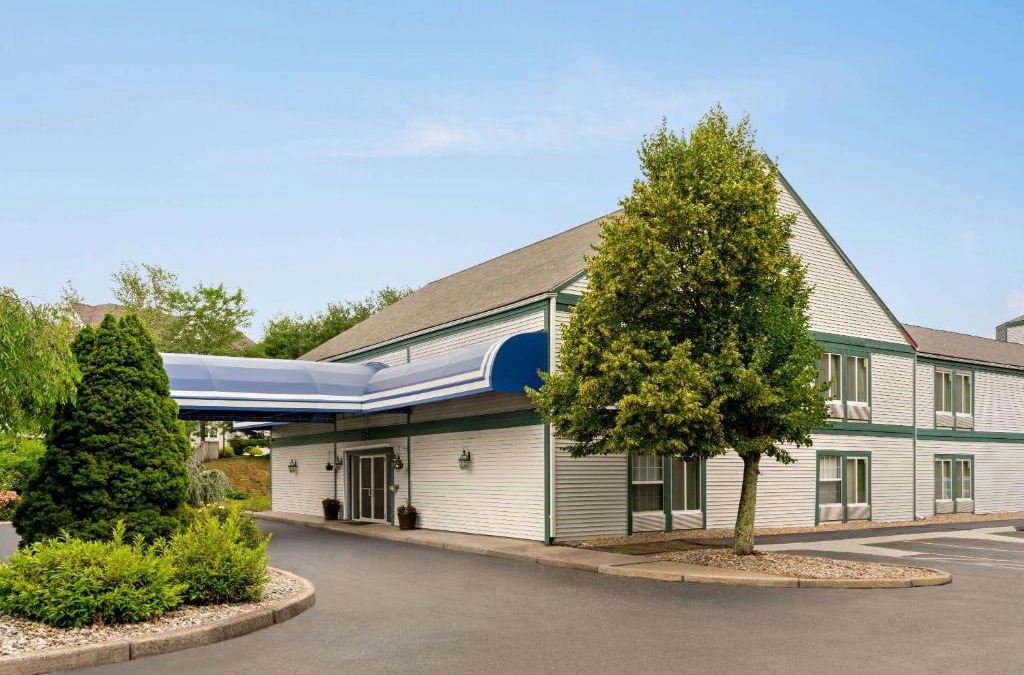 North Dartmouth Hotel | Baymont by Wyndham North Dartmouth Fall River
