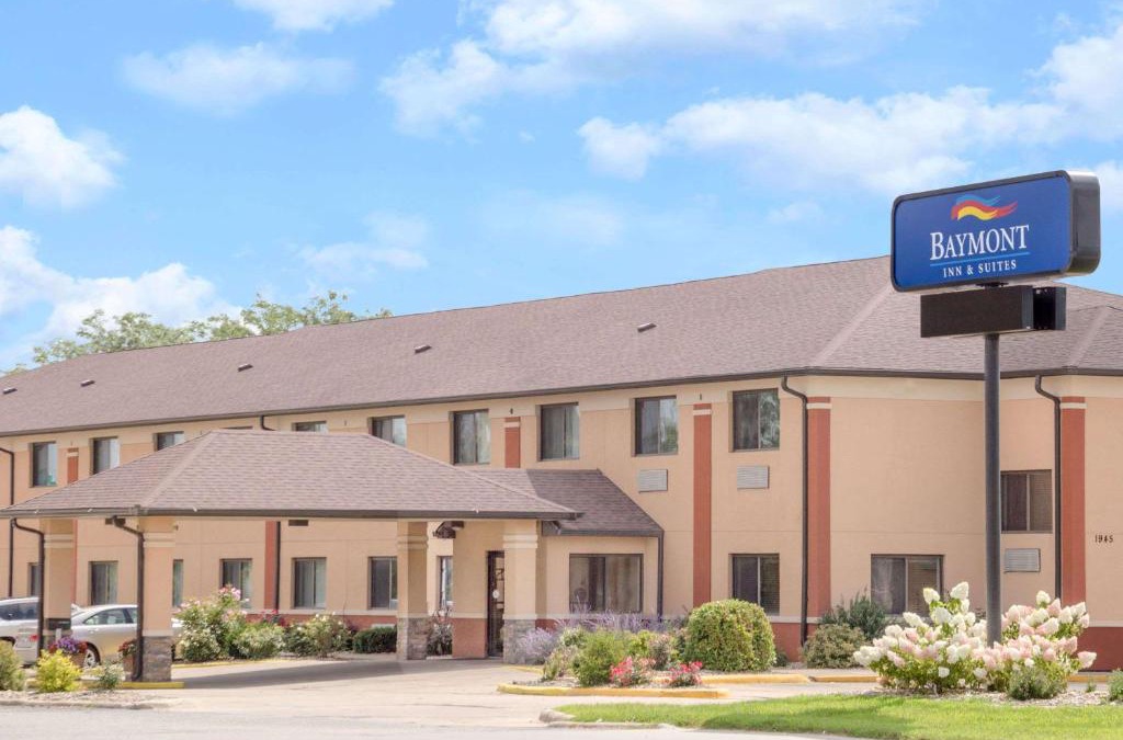 Waterloo Hotel | Baymont by Wyndham Waterloo