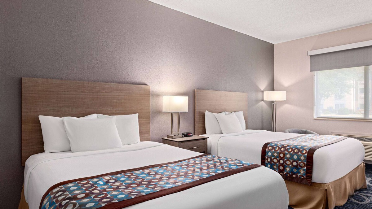 Waterloo Hotel | Baymont by Wyndham Waterloo
