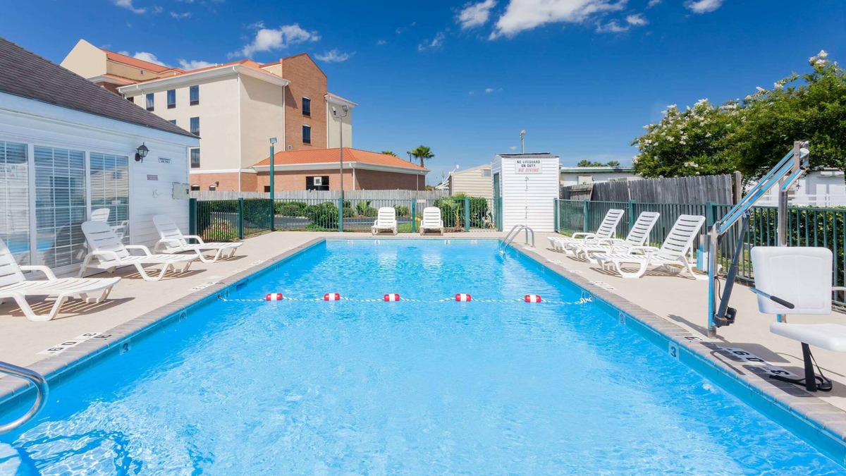 Waycross Hotel | Baymont by Wyndham Waycross