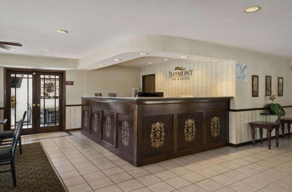 Whitewater Hotel | Baymont by Wyndham Whitewater