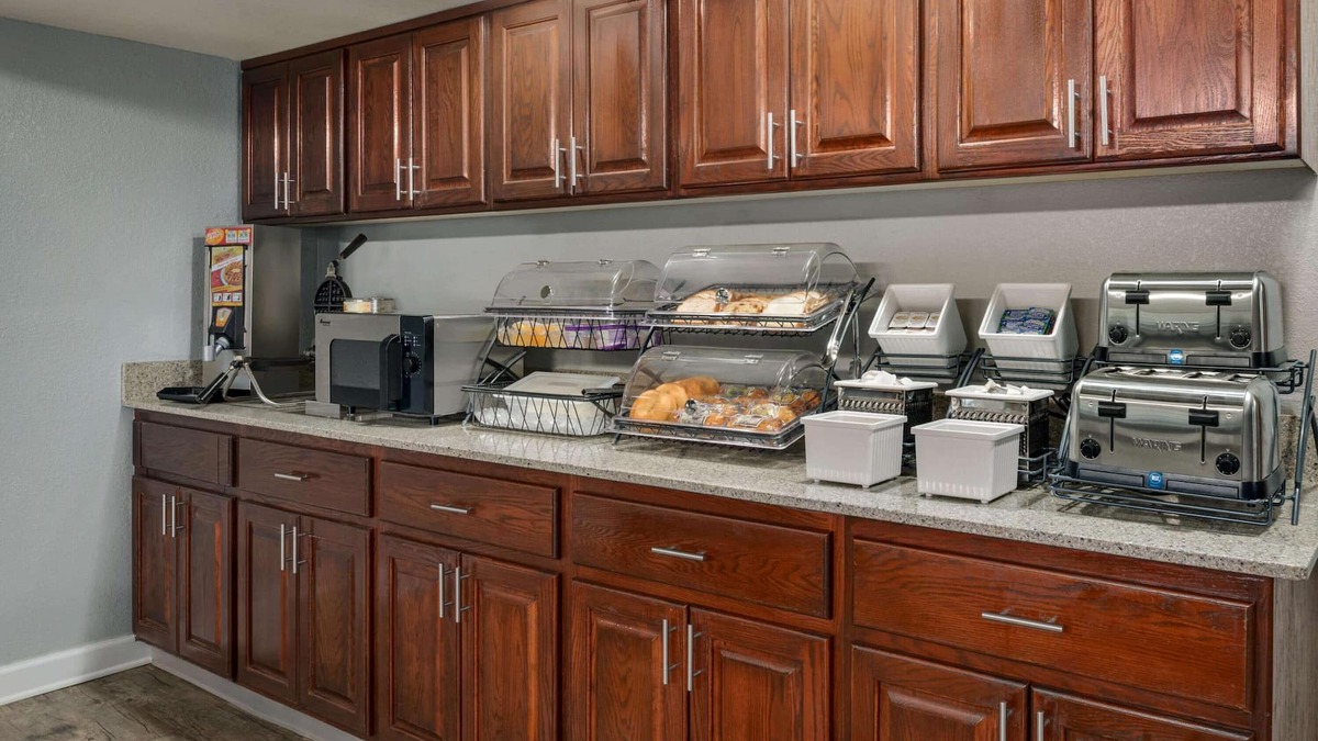 Swanton Hotel | Baymont Inn & Suites by Wyndham Swanton/Toledo Airport