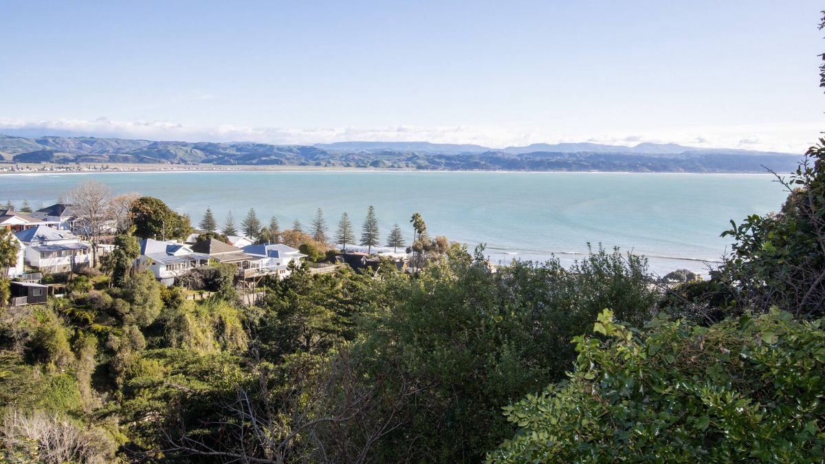 Bluff Hill House | Bayscape – Napier Holiday Home