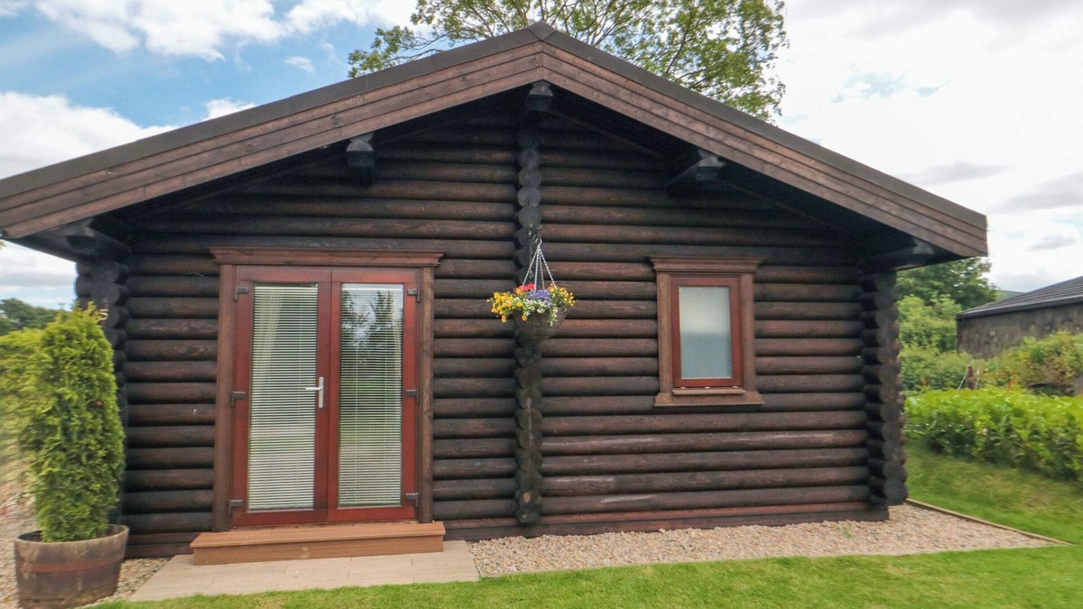 Carlton-in-Cleveland Cottage | BAYSDALE LODGE 5, family friendly, with hot tub in Stokesley