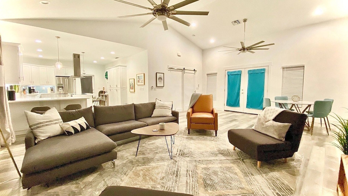 Laurel House | Bayshore Beach House - Walk to Nokomis Beach! Close to Siesta Key, Venice Beach