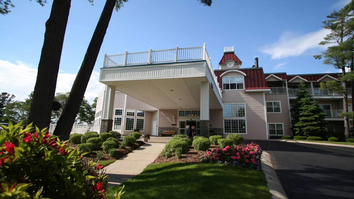 Traverse City Hotel | Bayshore Resort