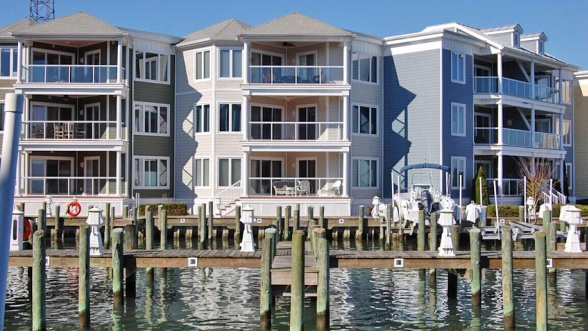 Chincoteague Villa | Bayside & Beyond-Sunset Bay Villa #105- Waterfront with Boat Slip