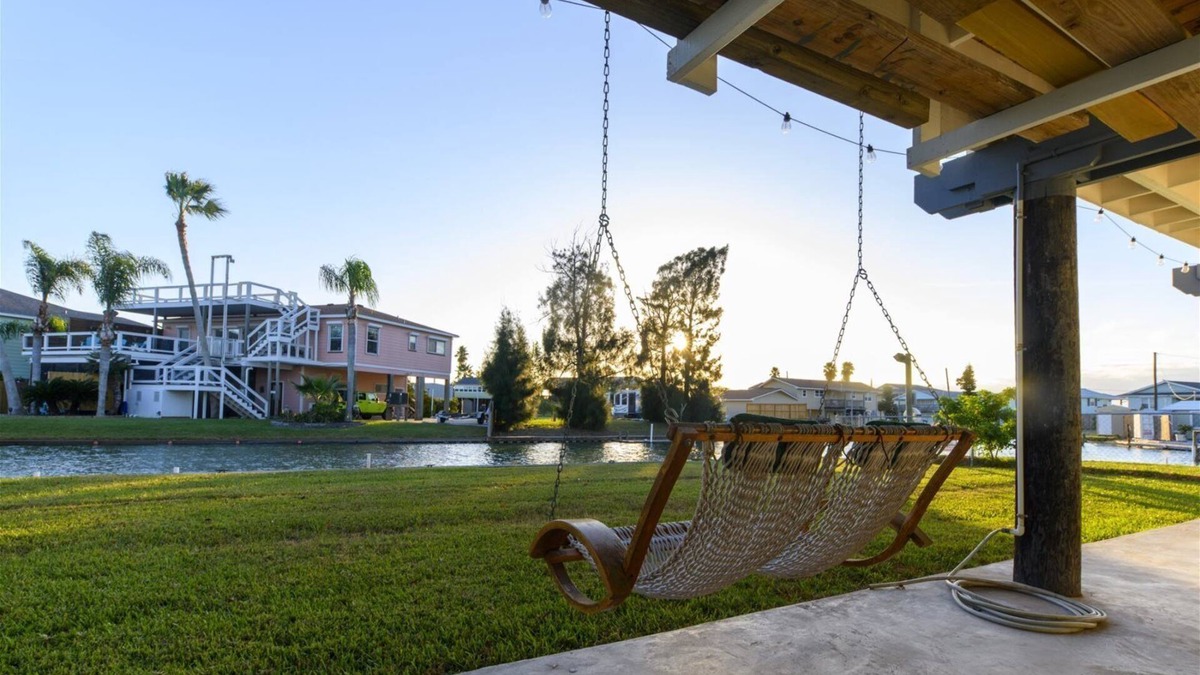 Rockport House | Bayside Blessing | Pet Friendly & Canal Front!