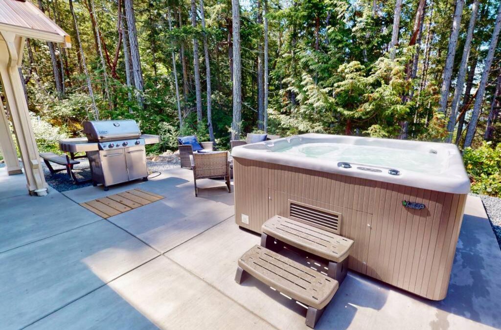 Lund Villa | Bayside Cottage - Private Paradise by the Sea