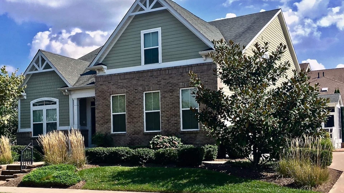 The Commons House | Bayside * Extraordinary Single Family w 4BR, 3 BA, 2 MBR Suites 3,200 sq. ft.