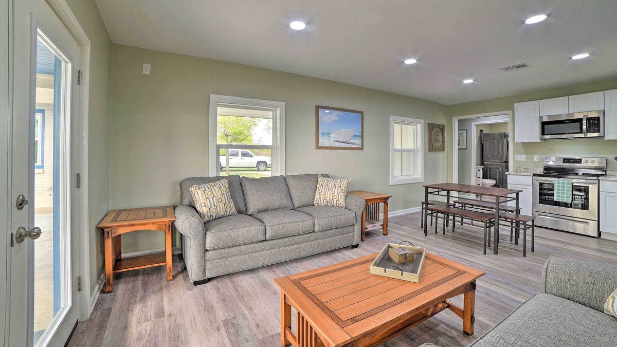 Bayside House | Bayside Getaway w/ Pool Access and Private Pier!