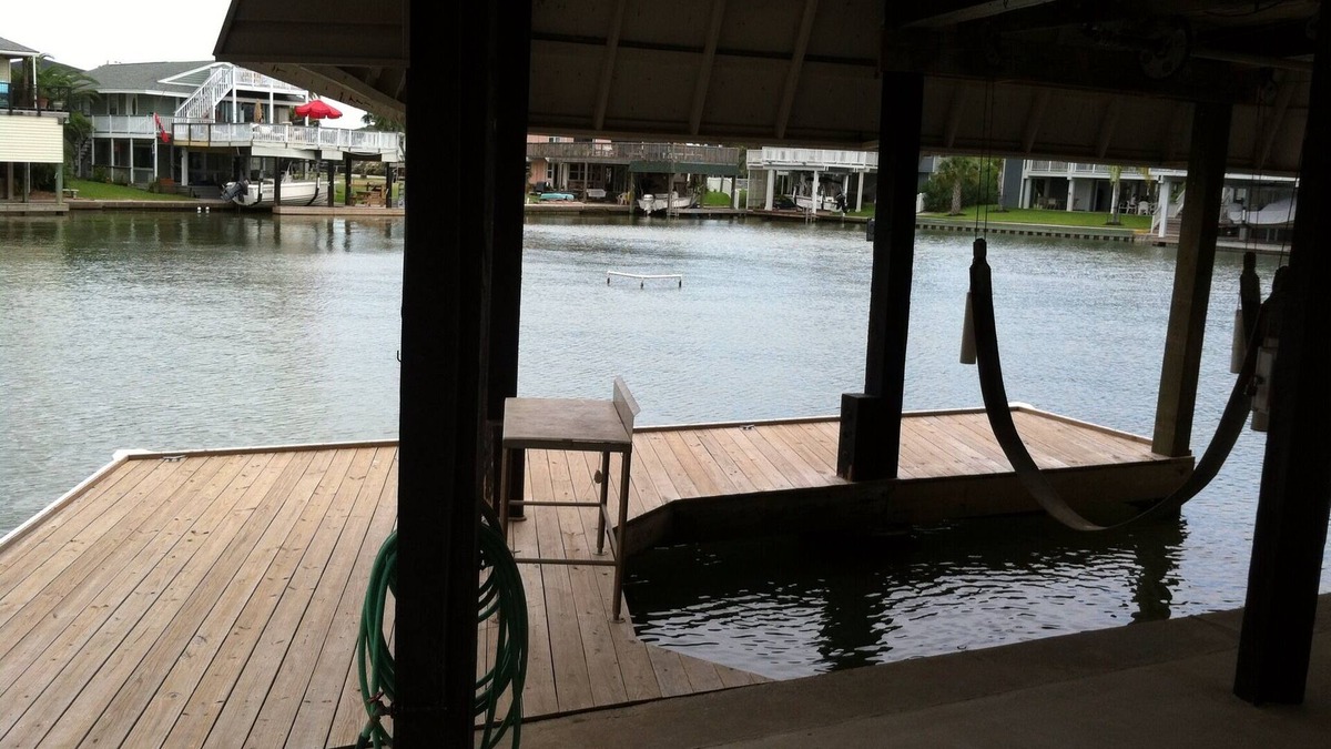 Jamaica Beach House | 'Bayside Hideaway' Jamaica Beach Canal, Sleeps 8, 3 BR-3 Full Bath