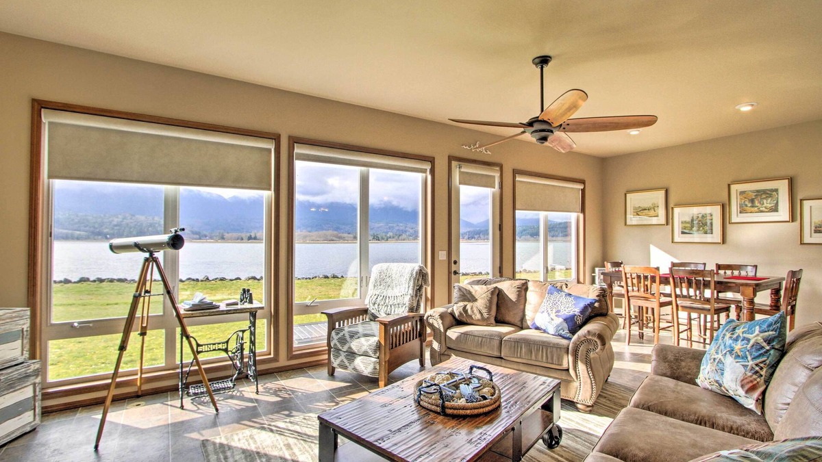 Quilcene House | Bayside Home - 6 Miles to Olympic National Forest!