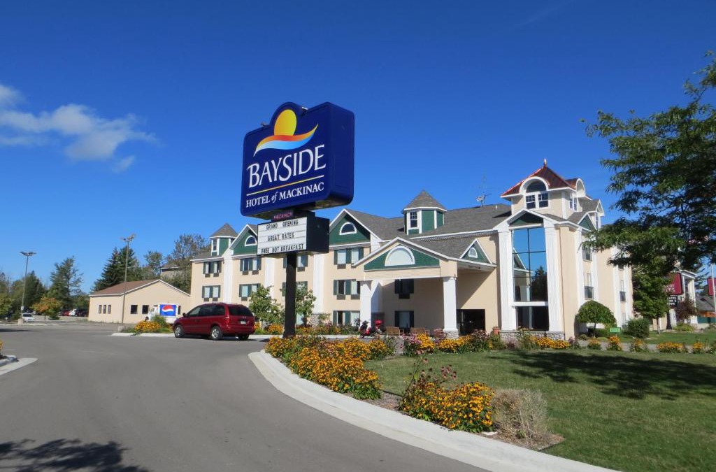 Mackinaw City Hotel | Bayside Hotel of Mackinac