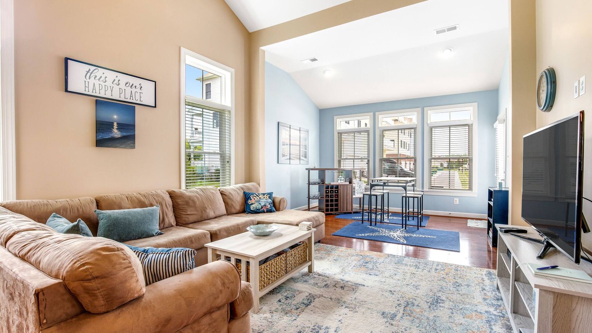 The Commons House | Bayside Resort Home w/Shared Pool, High-Speed WiFi, Central AC, & Washer/Dryer