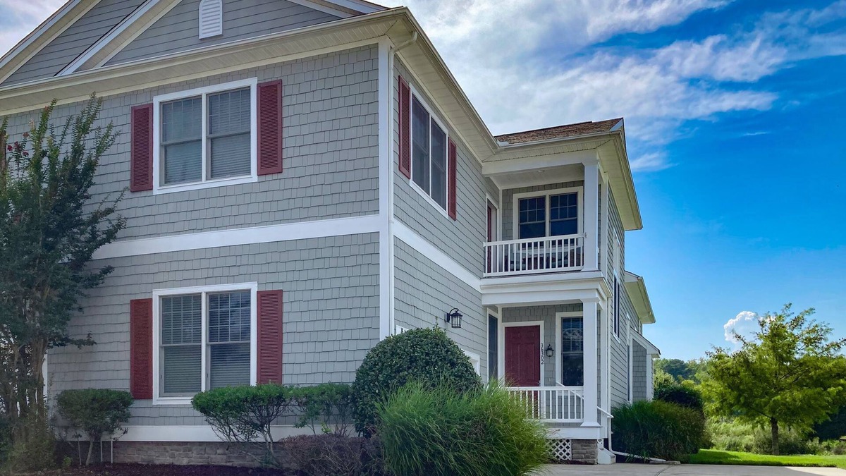 The Commons House | Bayside Resort home with an abundance of amenities, balcony, & updated interior