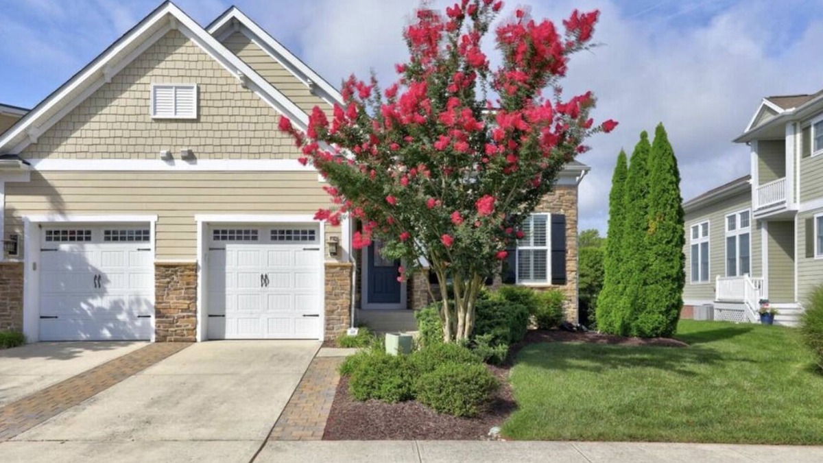 The Commons House | Bayside Resort! Spacious Townhome-Sleeps 13-Pools, Beach, Bikes, Pond, Golf!